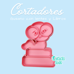 Gusano con lentes y Libros | Kactucito Studio